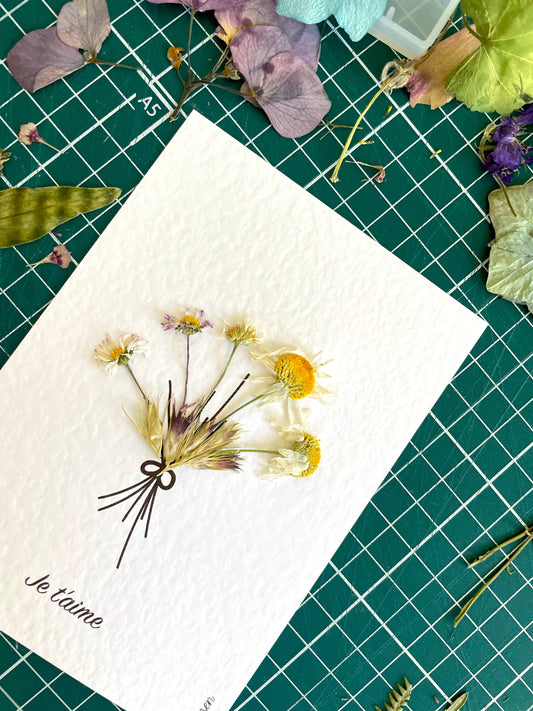 Carte fleurs pressées je t'aime